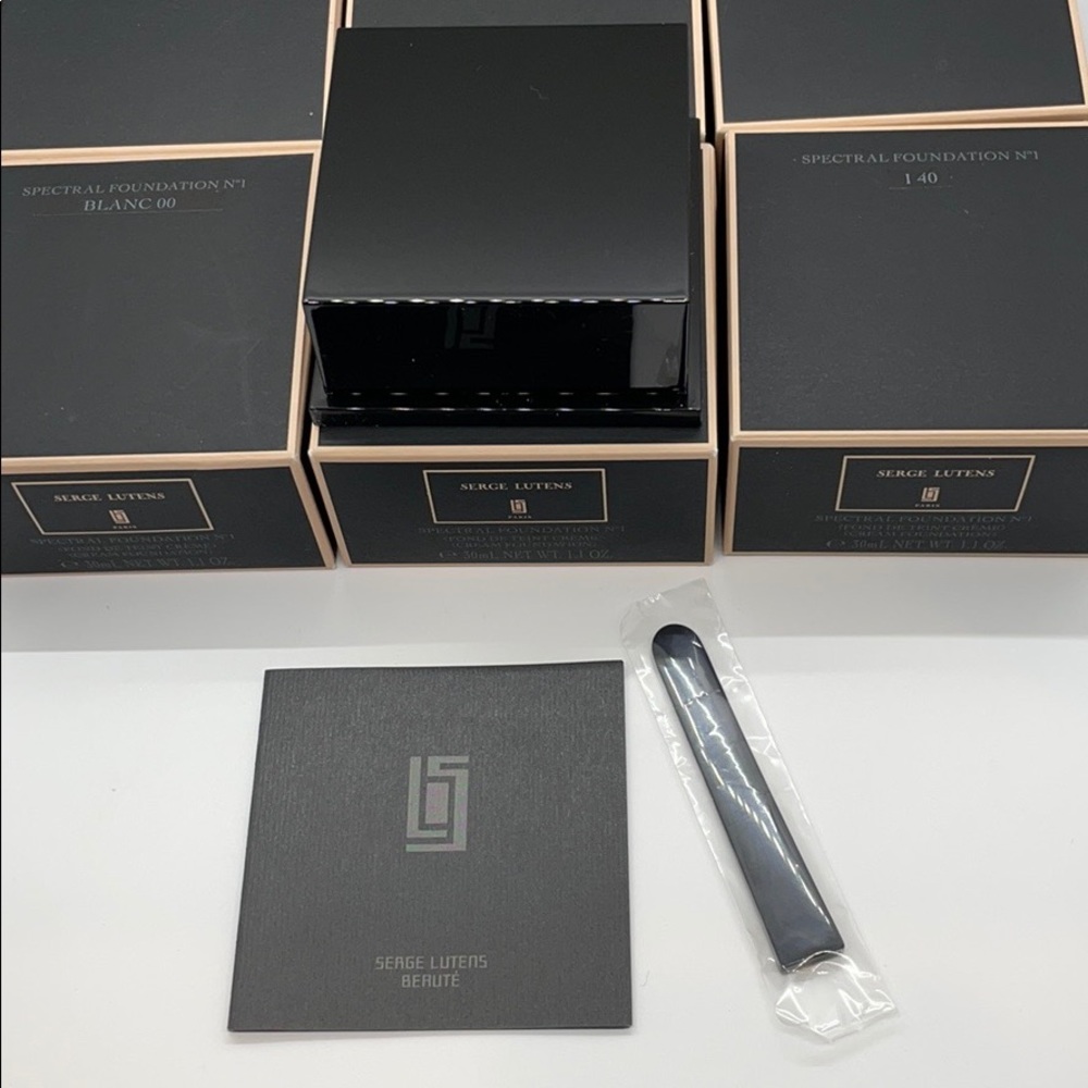 Serge Lutens foundations - Picture 4 of 4